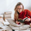 Cozy your home library with these simple tricks
